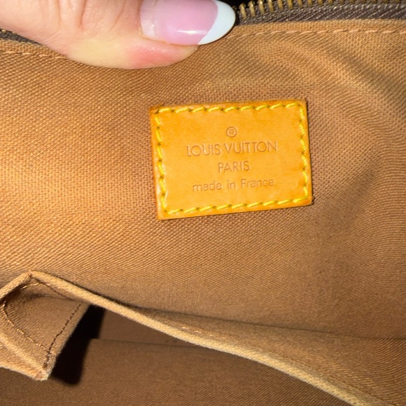 LV. Brown Monogram Tote Bag - Picture 9 of 16